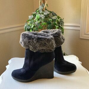 Zigi Soho Gabriel Faux Fur Fold Over Black Suede Wedge Ankle Boots Size 7.5 New